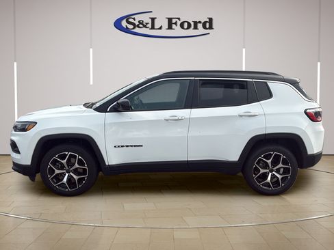 Used 2025 Jeep Compass Limited AWD/4WD image 3