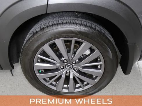 Used 2024 Nissan Pathfinder SL w/ SL Premium Package FWD image 12