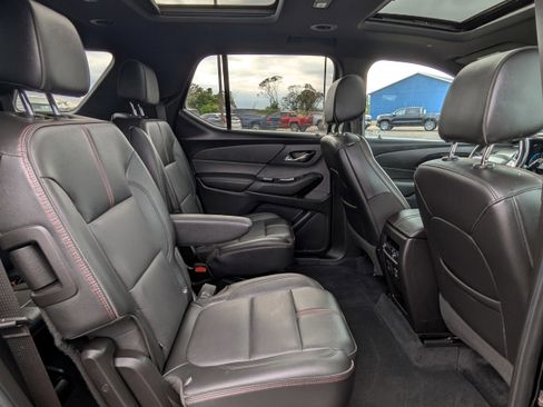 Used 2022 Chevrolet Traverse RS image 7