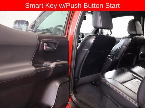 Used 2020 Toyota Tacoma TRD Sport image 10