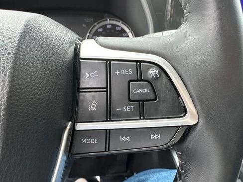 Used 2023 Toyota Highlander XLE AWD/4WD image 41