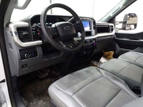 Used 2023 Ford F550 4x4 Regular Cab Super Duty image 17