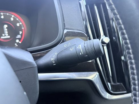 Used 2018 Volvo S90 T5 Momentum w/ Convenience Package image 47