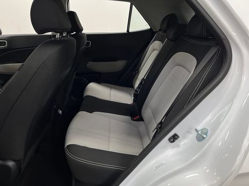 Used 2025 Hyundai Venue SEL FWD image 26