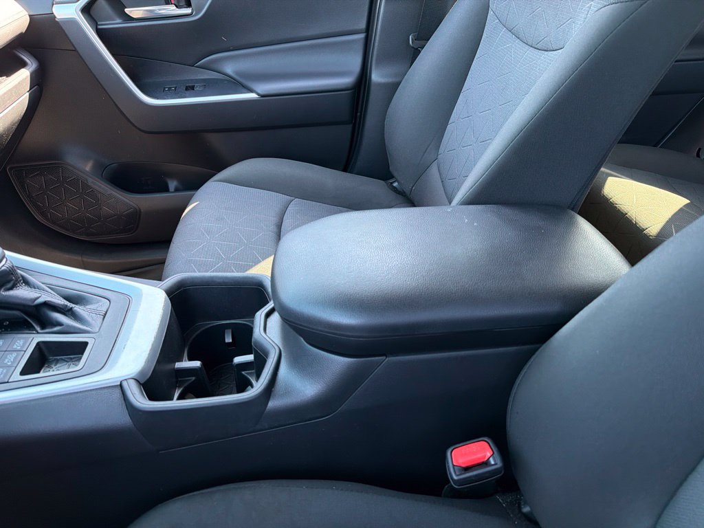 Used 2022 Toyota RAV4 XLE AWD/4WD image 12