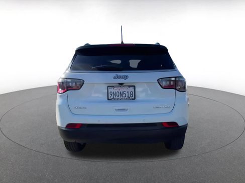 Used 2025 Jeep Compass Limited image 12