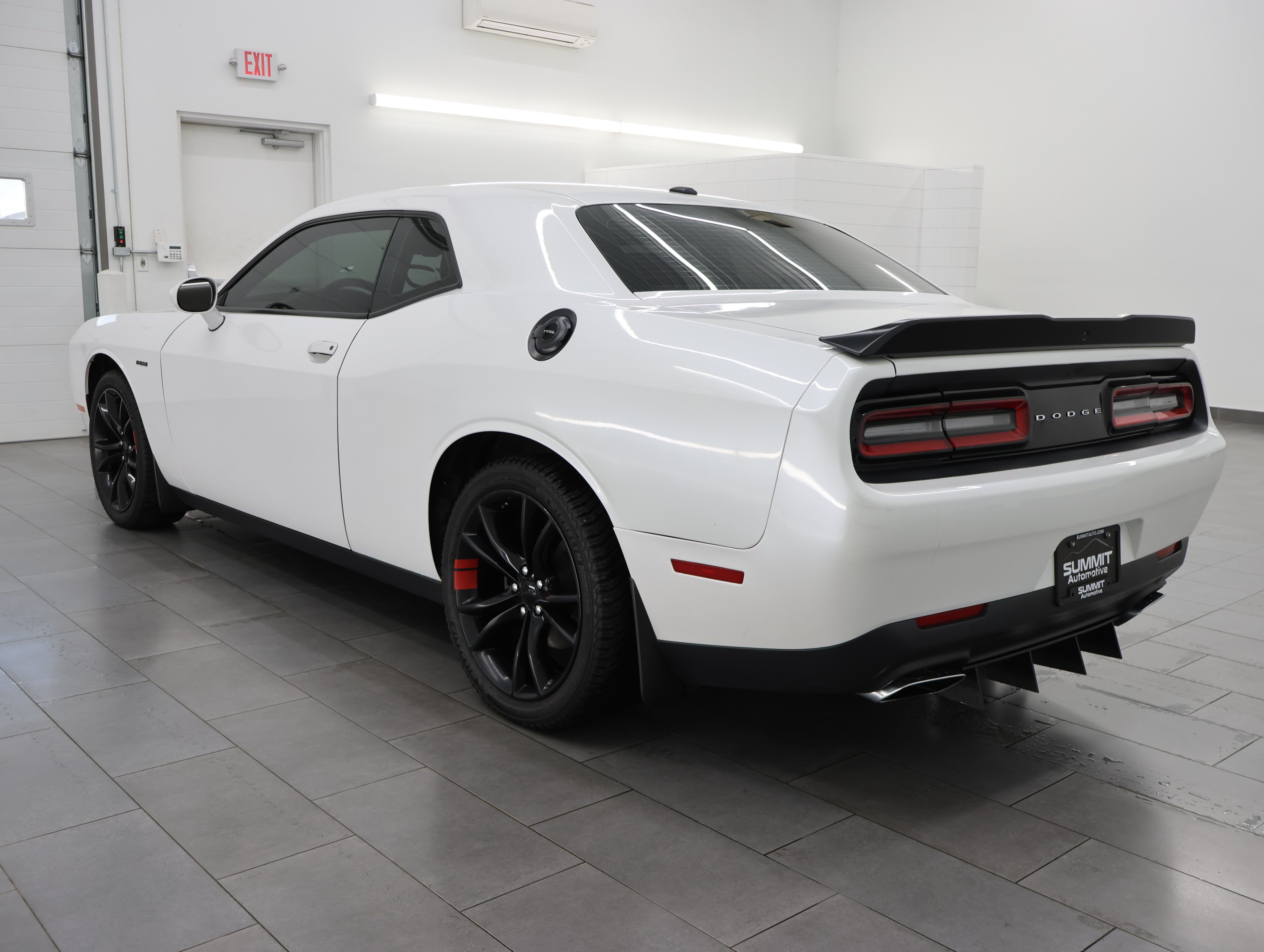 Used 2016 Dodge Challenger R/T w/ Blacktop Package RWD image 5