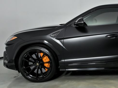 Used 2022 Lamborghini Urus AWD/4WD image 7