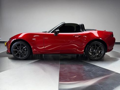 Used 2016 MAZDA MX-5 Miata Club RWD image 4