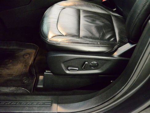 Used 2017 Ford Explorer XLT w/ Equipment Group 202A image 24