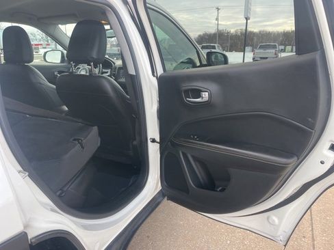 Used 2019 Jeep Compass Latitude image 41