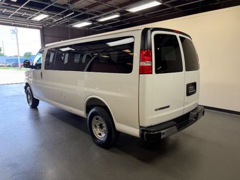 Used 2025 Chevrolet Express 3500 LT w/ LT Preferred Equipment Group RWD image 2