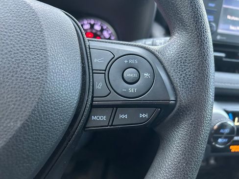 Used 2022 Toyota RAV4 XLE image 19