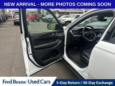 Used 2024 Jeep Grand Cherokee L Laredo AWD/4WD image 8