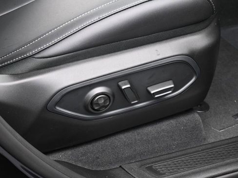 Used 2025 Jeep Grand Cherokee Limited image 33