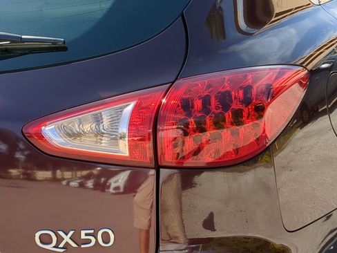 Used 2017 INFINITI QX50 2WD w/ Premium Plus Package image 37