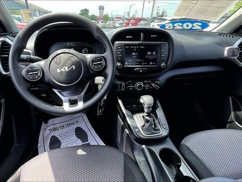 Used 2025 Kia Soul LX w/ LX Technology Package FWD image 7