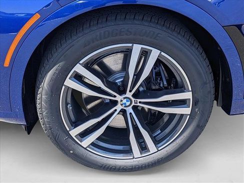 Used 2025 BMW X7 M60i image 8