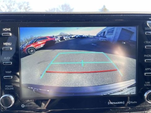 Used 2020 Toyota Highlander LE image 28