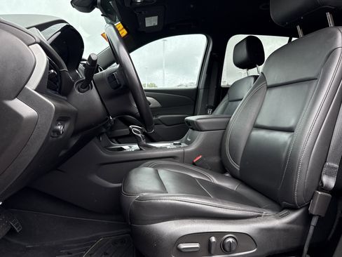 Used 2022 Chevrolet Traverse LT FWD image 16