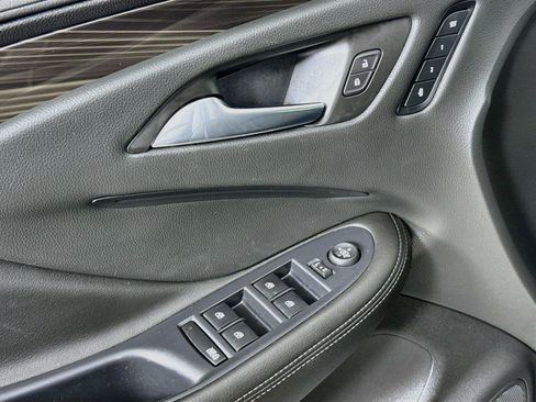 Used 2020 Buick Envision Premium AWD/4WD image 19