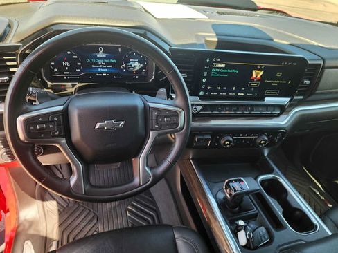 Used 2024 Chevrolet Silverado 1500 LT Trail Boss AWD/4WD image 2