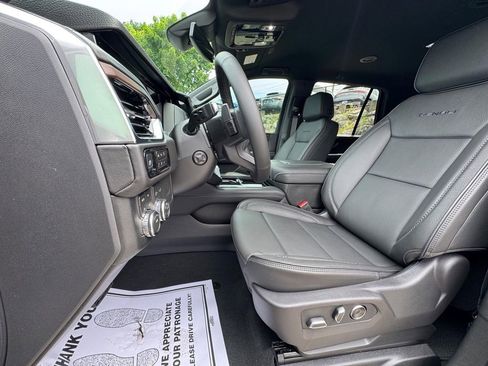 Used 2026 GMC Yukon Denali AWD/4WD image 15