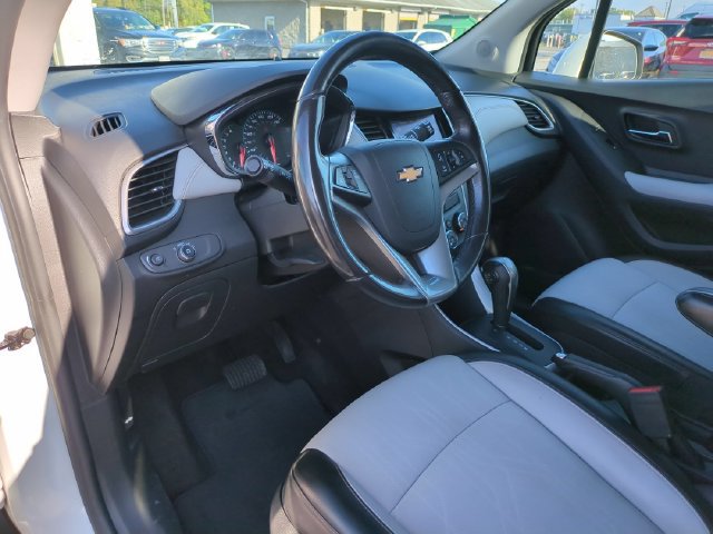 Used 2022 Chevrolet Trax LT w/ LT Convenience Package AWD/4WD image 8