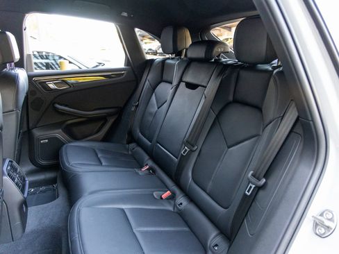 Certified 2024 Porsche Macan image 43