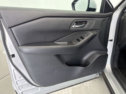 Used 2024 Nissan Rogue SV AWD/4WD image 13