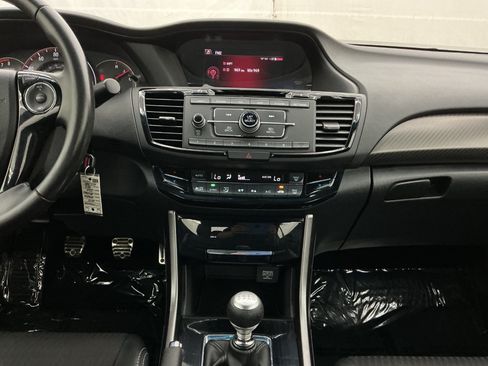 Used 2017 Honda Accord Sport image 29