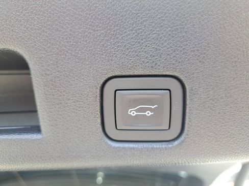 Used 2025 GMC Acadia Elevation image 15