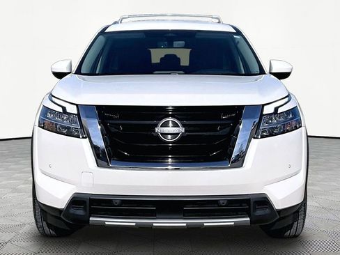 Used 2024 Nissan Pathfinder SL image 3