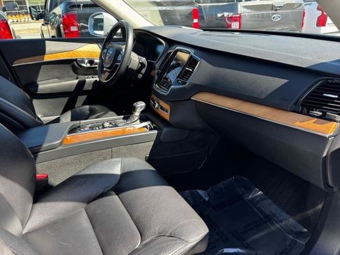 Used 2021 Volvo XC90 T6 Momentum w/ Advanced Package AWD/4WD image 16