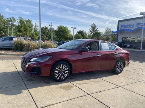 Used 2025 Nissan Altima 2.5 SV image 6