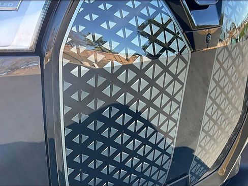 Used 2025 BMW iX xDrive50 w/ Convenience Package image 32