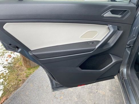 Used 2021 Volkswagen Tiguan SE R-Line image 37