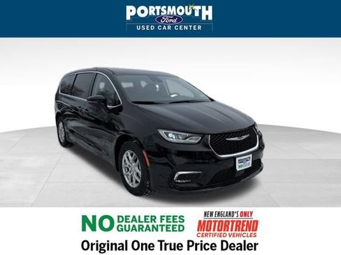 Used 2024 Chrysler Pacifica Touring-L image 1
