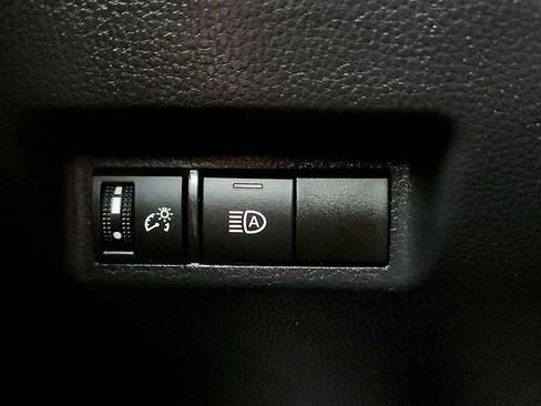 Used 2022 Toyota RAV4 LE AWD/4WD image 32