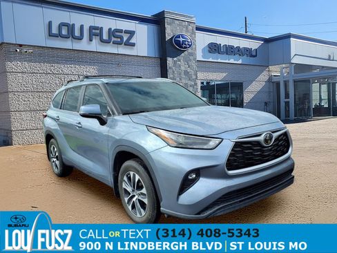 Used 2023 Toyota Highlander XLE FWD image 1