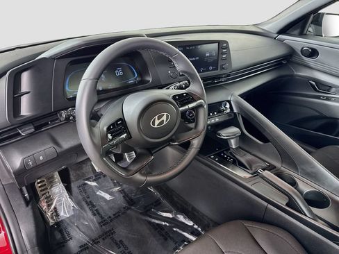 Used 2025 Hyundai Elantra Sport FWD image 18