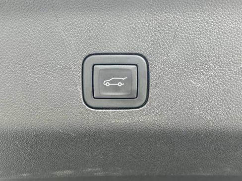 Used 2023 Chevrolet Suburban High Country AWD/4WD image 12