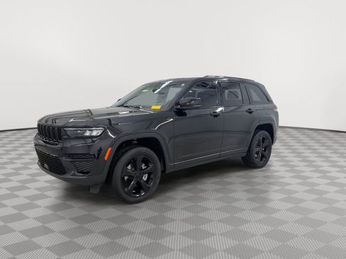 Used 2024 Jeep Grand Cherokee Altitude image 6