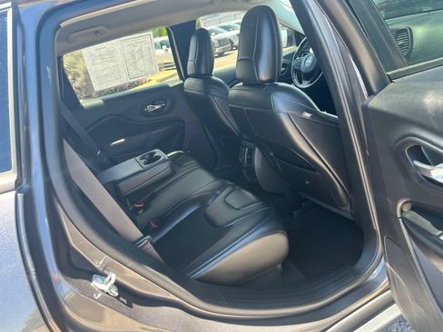 Used 2020 Jeep Cherokee Trailhawk AWD/4WD image 13