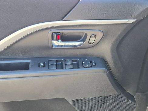 Used 2012 MAZDA MAZDA5 Touring w/ Moonroof & Audio Pkg FWD image 18