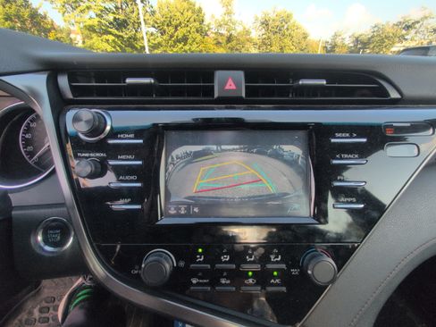 Used 2020 Toyota Camry LE w/ Convenience Package FWD image 3