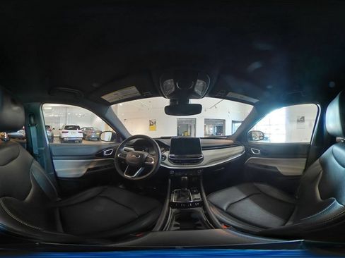 Used 2025 Jeep Compass Limited AWD/4WD image 37
