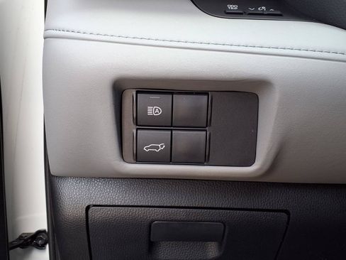 Used 2020 Toyota Highlander XLE FWD image 22