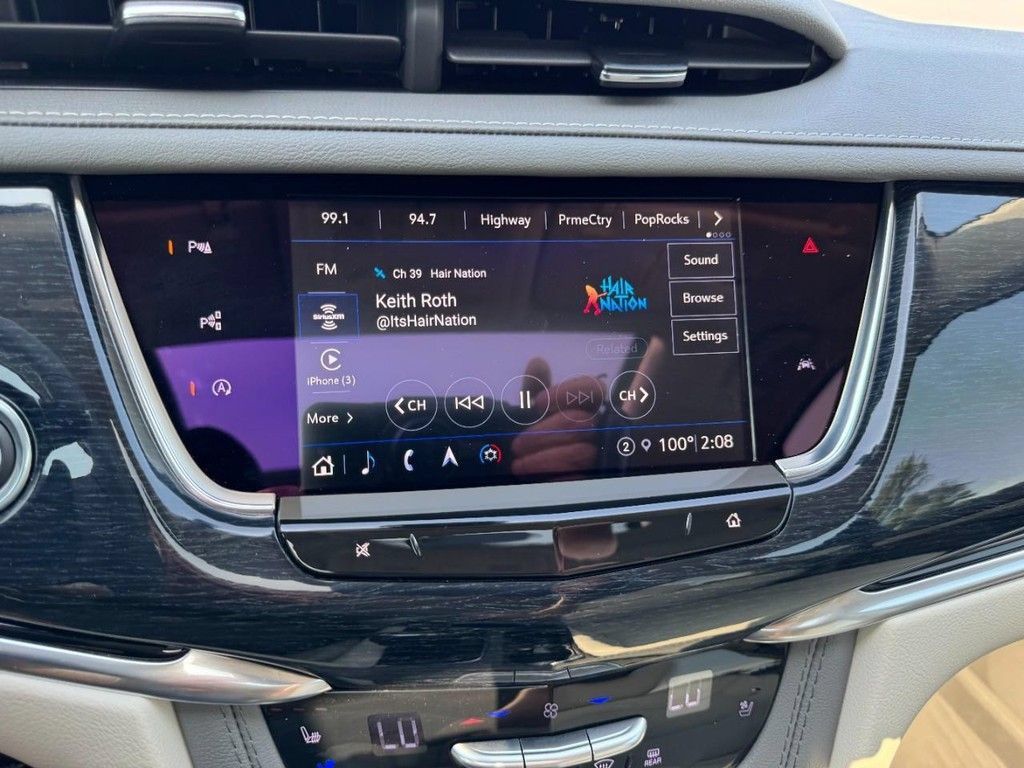 Used 2024 Cadillac XT6 Premium Luxury w/ Technology Package AWD/4WD image 21