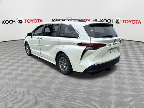 Used 2021 Toyota Sienna XLE w/ XLE Plus Package AWD/4WD image 6